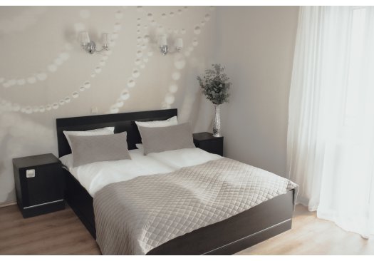 Divvietīgs numurs ar skatu uz Jūru